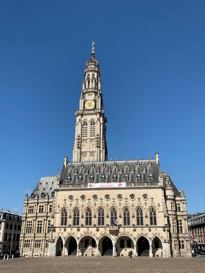 Au Pied Du Beffroy Arras Exterior foto